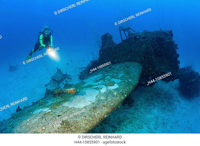 10855901, Diver, Bomber, near to USS Saratoga, Mar