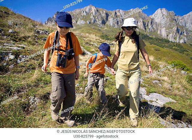 Family practice mountaineering in the Ándara massif, of walking in the Picos de Europa, Cantabria, Spain, Europe