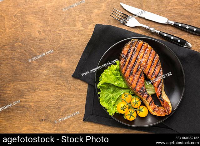 grilled fish with lettuce top view