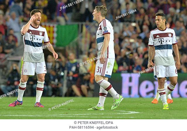 Munich's Xabi Alonso (L-R), Bastian Schweinsteiger and Thiago Alcantara react after the UEFA Champions League semi-final first leg soccer match betweeen...