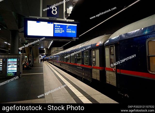 After ten years, a direct sleeper train to Paris, France, has left Berlin, Germany, and the service also includes a line to Brussels