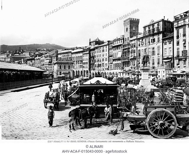 Animated view of Piazza Caricamento in Genoa (1889), shot 1915-1920 by Alinari, Fratelli