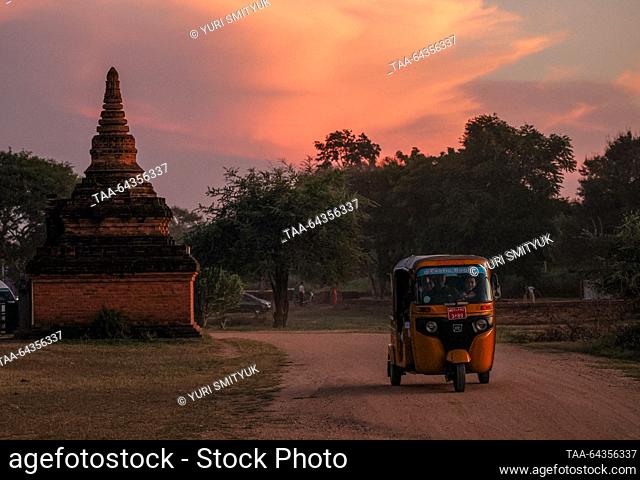 MYANMAR, BAGAN - OCTOBER 28, 2023: An auto rickshaw by a Buddhist stupa. Yuri Smityuk/TASS