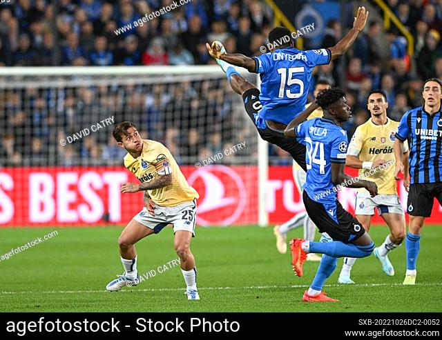 Otavio C (25) of FC Porto pictured watching Raphael Onyedika (15) of Club Brugge flying and falling down during a soccer game between Club Brugge KV and FC...