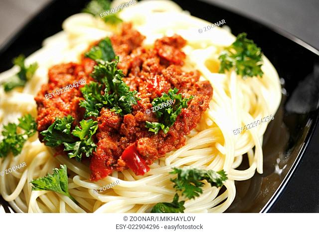 Spaghetti bolognese in black plate