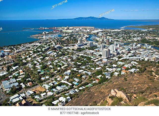 Australia, Queensland, Townsville, view of the city and the harbour from Castle Hill