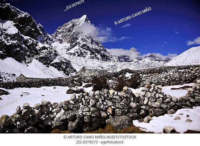 The Imja Khole valley, Sagarmatha National Park, the Himalaya range, Khumbu area, Solukhumbu District, Sagarmatha Zone, Nepal