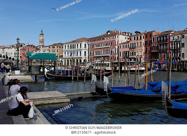 Canal or Canale Grande near Rialto bridge, Venice, UNESCO World Heritage Site, Venetia, Italy, Europe