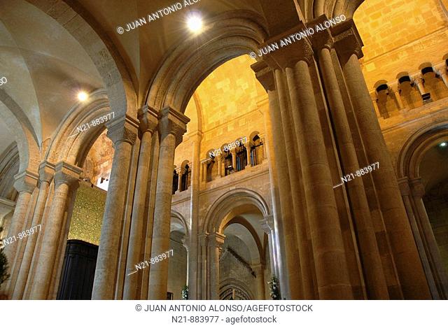 Romanesque arches, Sé Patriarcal –Lisbon Cathedral- Alfama, Lisbon, Portugal