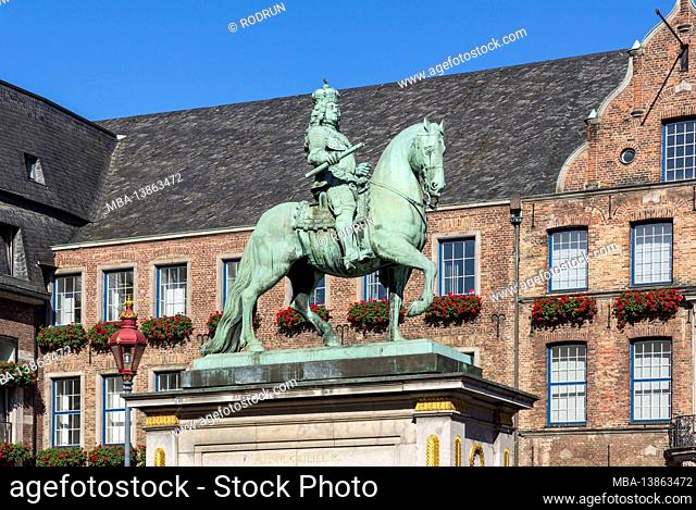 Germany, North Rhine-Westphalia, Dusseldorf, Jan Wellem equestrian statue on the market square in front of the town hall