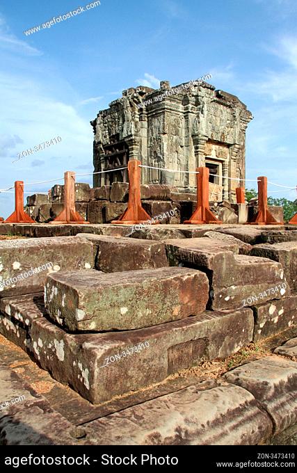 Big stones and temple on the top of Phnom Bakheng, Angkor, Cambodia