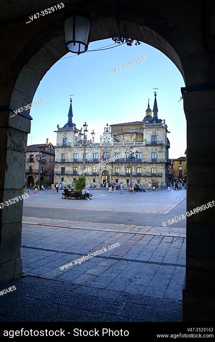 Palacio de la Paridad, old town hall, Plaza de San Marcelo, Leon, Spain