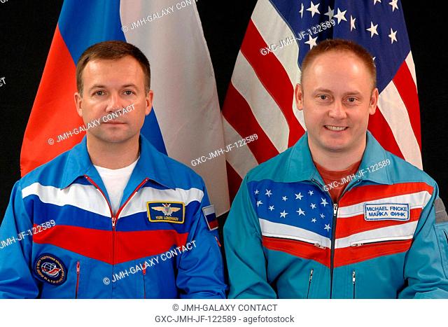 NASA astronaut Michael Fincke (right) and Russian Federal Space Agency cosmonaut Yury Lonchakov, Expedition 18 commander and flight engineer, respectively