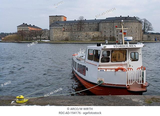 Boat, in front of Vaxholm fortress, Isle of Vaxholm, Sweden