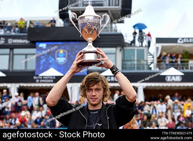 BÅSTAD 20230723 Andrey Rublev, Russia, with the trophy after the final against Casper Ruud, Norway, during the Swedish Open, ATP tournament in Båstad