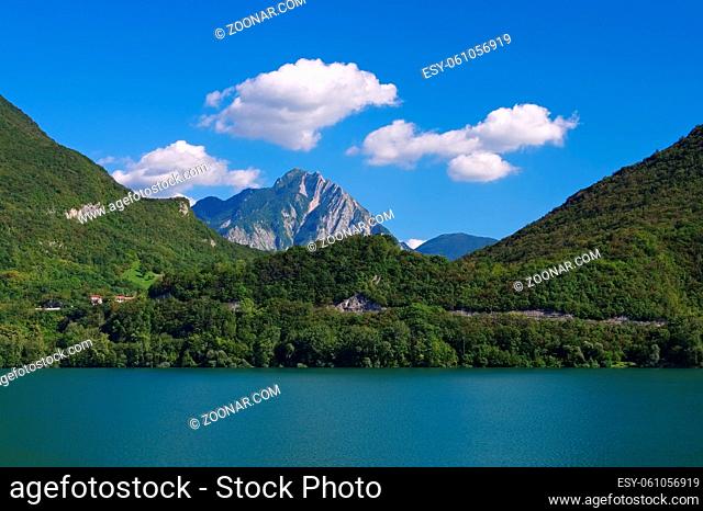 Cavazzo-See in den italienischen Alpen - Lago di Cavazzo in italian Alps