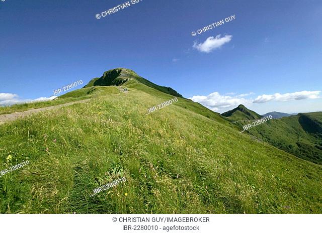 Hikers, Puy Mary mountain, Parc Naturel Regional des Volcans d'Auvergne, Auvergne Volcanoes Regional Nature Park, Cantal, France, Europe