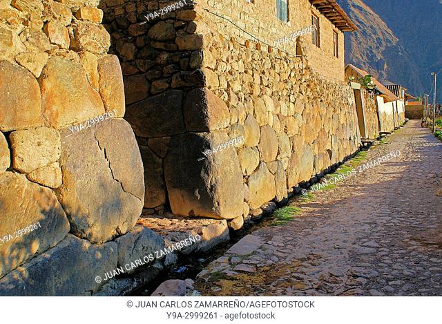 Incan buildings at Ollantaytambo, Urubamba or Vilcanota river valley, Incan Sacred Valley, Cuzco department, Los Andes, southern Peru, South America