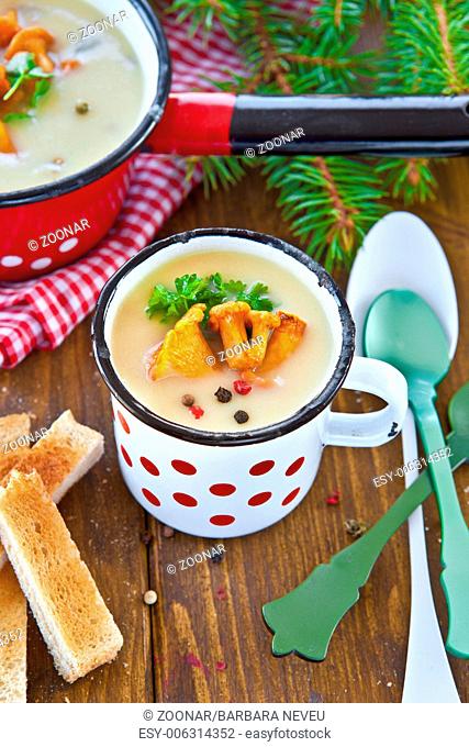 Creamy soup with mushrooms
