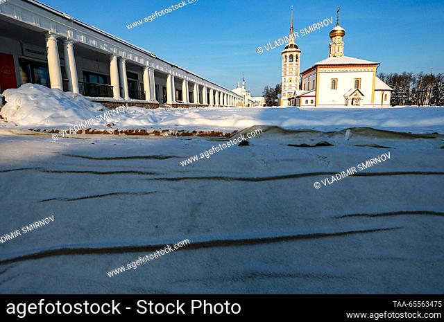 RUSSIA, VLADIMIR REGION - DECEMBER 8, 2023: A view of the Resurrection Church in Torgovaya Square in the town of Suzdal on a frosty winter day