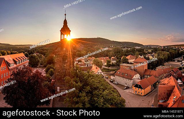 Germany, Thuringia, Bad Berka, church, houses, Paulin tower (background), overview, sunrise
