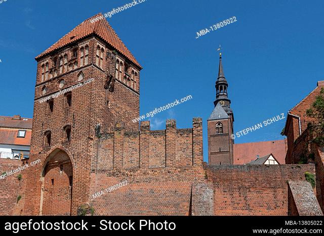 Germany, Saxony-Anhalt, Tangermünde, St. Stephen's Church, historic city wall, Hanseatic City of Tangermünde