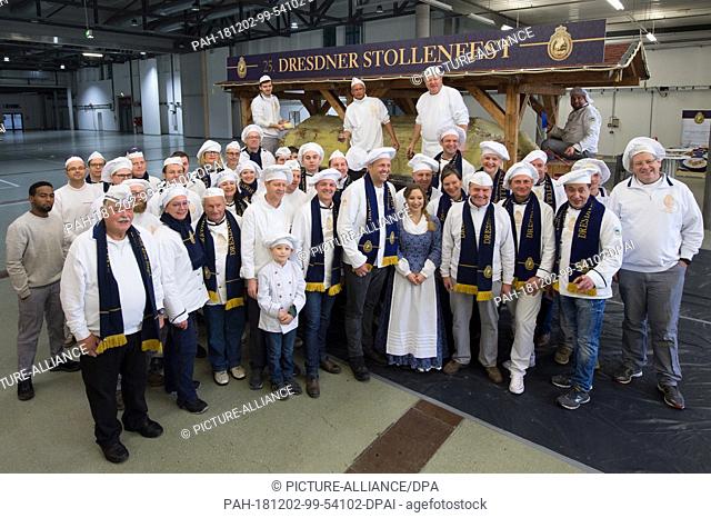 02 December 2018, Saxony, Dresden: The bakers of the Schutzgemeinschaft Dresdner Stollen stand in front of the Giant Stollen