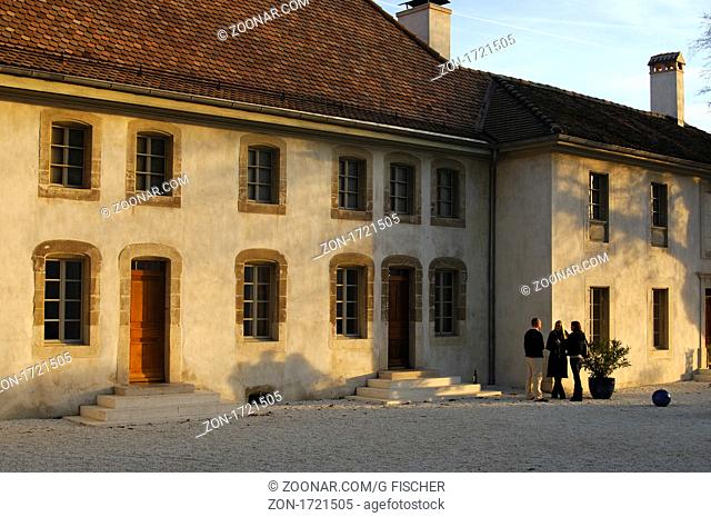 Hauptgebäude des Weinguts Château Le Rosey, Bursins, Region La Côte, Waadt, Schweiz / Main building of the wine-growing estate Château Le Rosey, Bursins