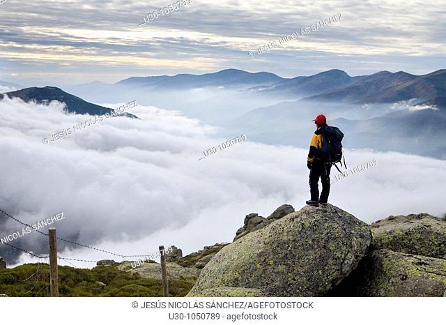 Mountaineer looking Jerte Valley from Sierra de Barco  Mountains of Sierra de Gredos National Park  Ávila  Castilla y León  Spain