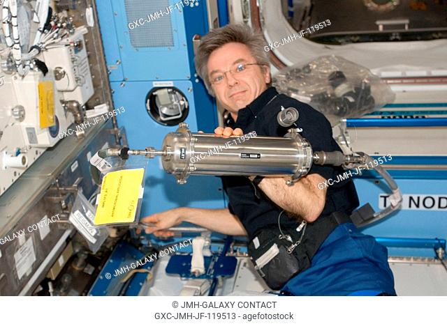 Canadian Space Agency astronaut Robert Thirsk, Expedition 2021 flight engineer, holds an Antimicrobial Applicator (AmiA) in the Kibo laboratory of the...