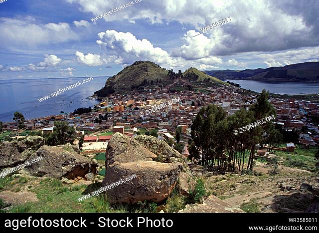 Blick auf Copacabana und Titicaca-See/Bolivien (analog) - View on Copacabana and Titicaca lake/Bolivia (analogue)