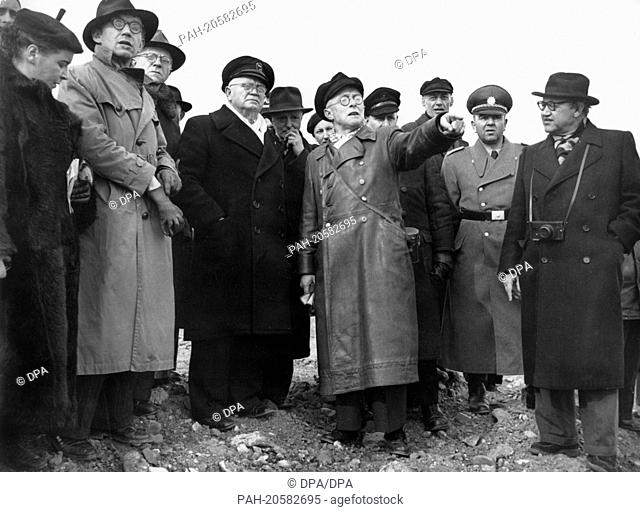 Subsequent to the celebration, a walkthroug takes place at 01.03.1952. Prime Minister of Schleswig-Holstein Friedrich Wilhelm Lübke (black coat and scarf)...
