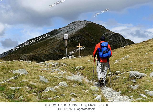 Mountaineer, Hiker, at Mt Zinseler, Sarntal Alps at Penser Joch mountain pass, near Sterzing, South Tyrol, Italy, Europe