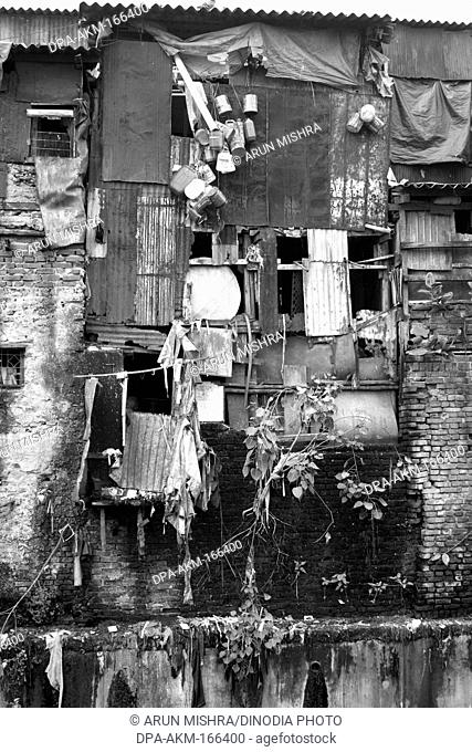Dharavi slum ; Bombay Mumbai ; Maharashtra ; India