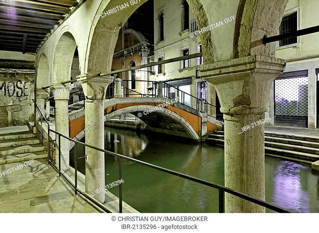 Canal, Cannaregio district, Venice, UNESCO World Heritage Site, Venetia, Italy, Europe