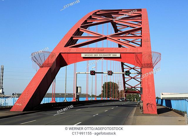 Germany, Duisburg, Rhine, Lower Rhine, Ruhr area, North Rhine-Westphalia, Duisburg-Rheinhausen, Duisburg-Hochfeld, Rhine bridge between Rheinhausen and Hochfeld