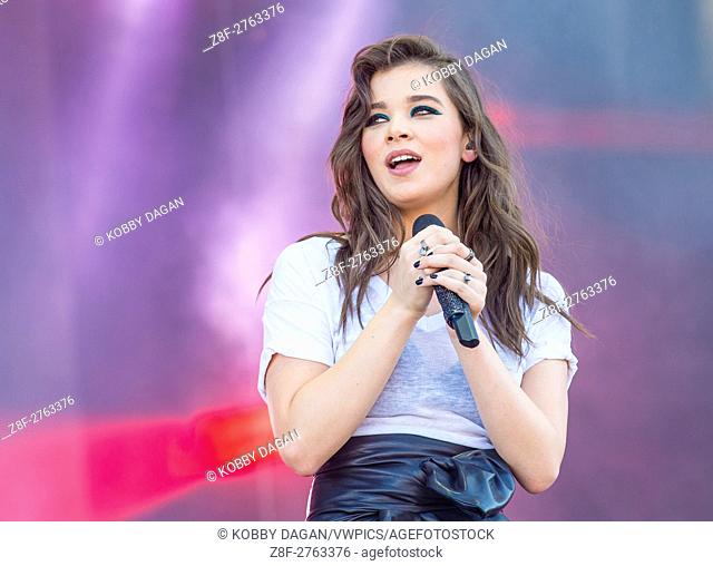 Actress/singer Hailee Steinfeld performs on stage at the 2015 iHeartRadio Music Festival at the Las Vegas Village in Las Vegas, Nevada