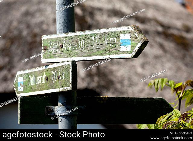 Rügen, Vitt fishing village, hiking trail, weathered signpost