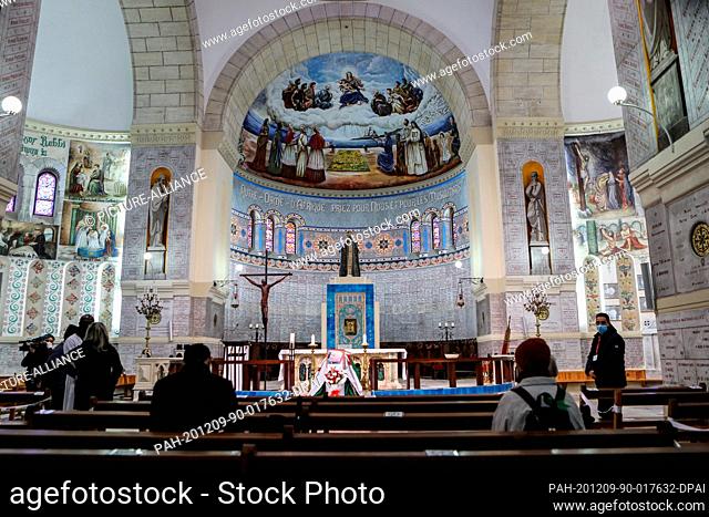 09 December 2020, Algeria, Algiers: People attend the funeral service of the late French-Algerian Archbishop Henri Teissier at the Cathedral of Notre Dame...