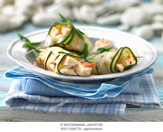 Grilled courgette rolls with sheep's cheese