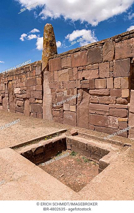 Outer wall of the Kalasasaya temple (place of the standing stones) with monolith from the pre-Inca period, Tihuanaku, Tiawanacu, Tiahuanaco, La Paz, Bolivia