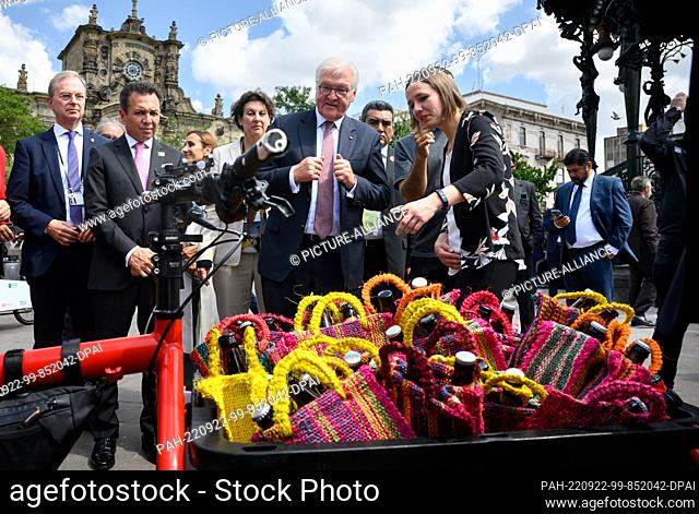21 September 2022, Mexico, Guadalajara: During a tour of downtown Guadalajara, German President Frank-Walter Steinmeier is shown a GIZ project involving cargo...