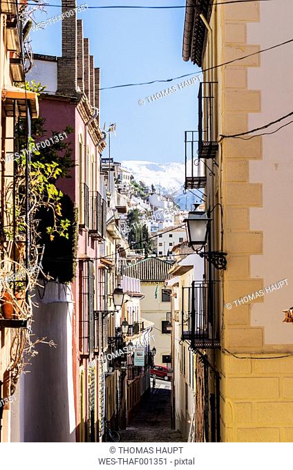 Spain, Andalusia, Granada, View from district Realejo San-Matias, alley