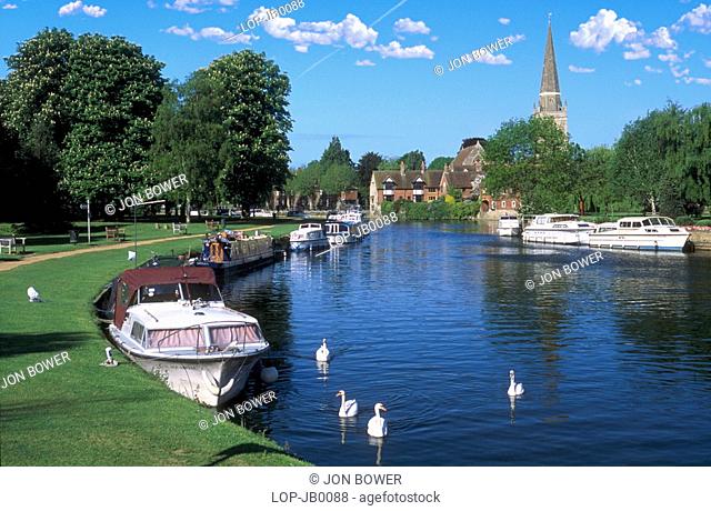 England, Oxfordshire, Abingdon, A view across the River Thames in mid-summer