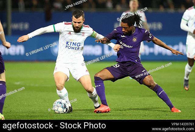 OHL's Xavier Mercier and Anderlecht's Majeed Ashimeru fight for the ball during a soccer match between OHL Oud-Heverlee-Leuven and RSC Anderlecht