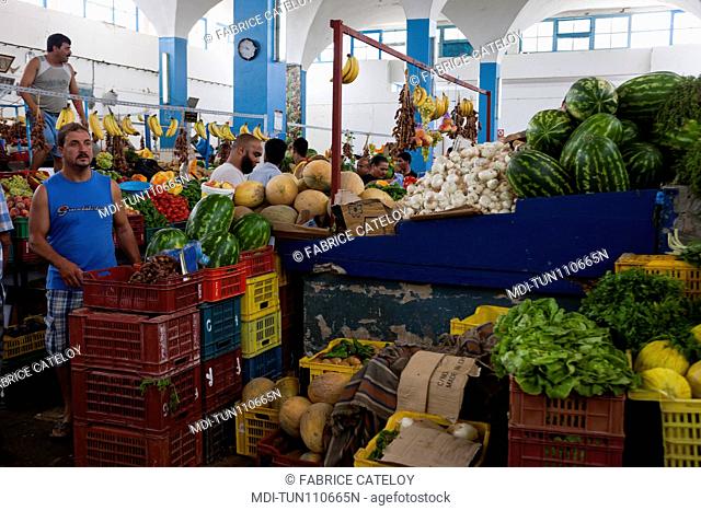 Tunisia - Madhia - The fruit and vegetables market
