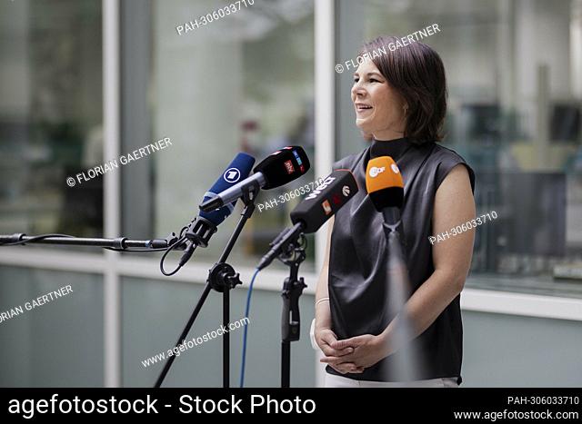 Annalena Baerbock (Buendnis 90/Die Gruenen), Federal Foreign Minister, speaks to the media after the visit to the pharmaceutical company Salutas