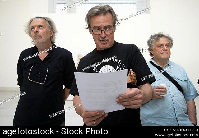 About twenty Czech artists headed by Jiri David protested against the unused potential of the National Gallery in Prague (NGP) in the gallery’s seat
