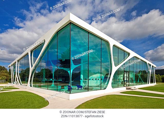 Glass Cube, Leonardo Markengebaeude, Bad Driburg, Naturpark Teutoburger Wald / Eggegebirge, Ostwestfalen-Lippe, Nordrhein-Westfalen, Deutschland, Europa