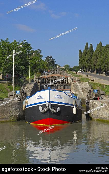 The Neuf Ecluses, Canal du Midi, Beziers, Herault, Languedoc-Roussillon, France, Europe